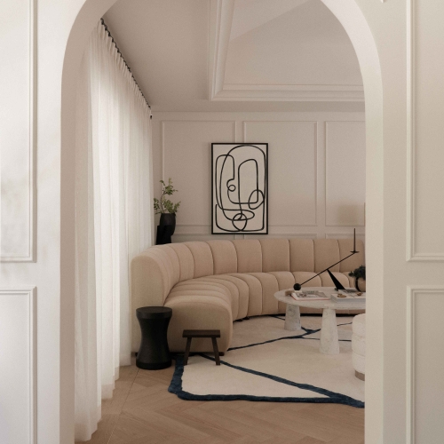 Between the Classic and the Contemporary