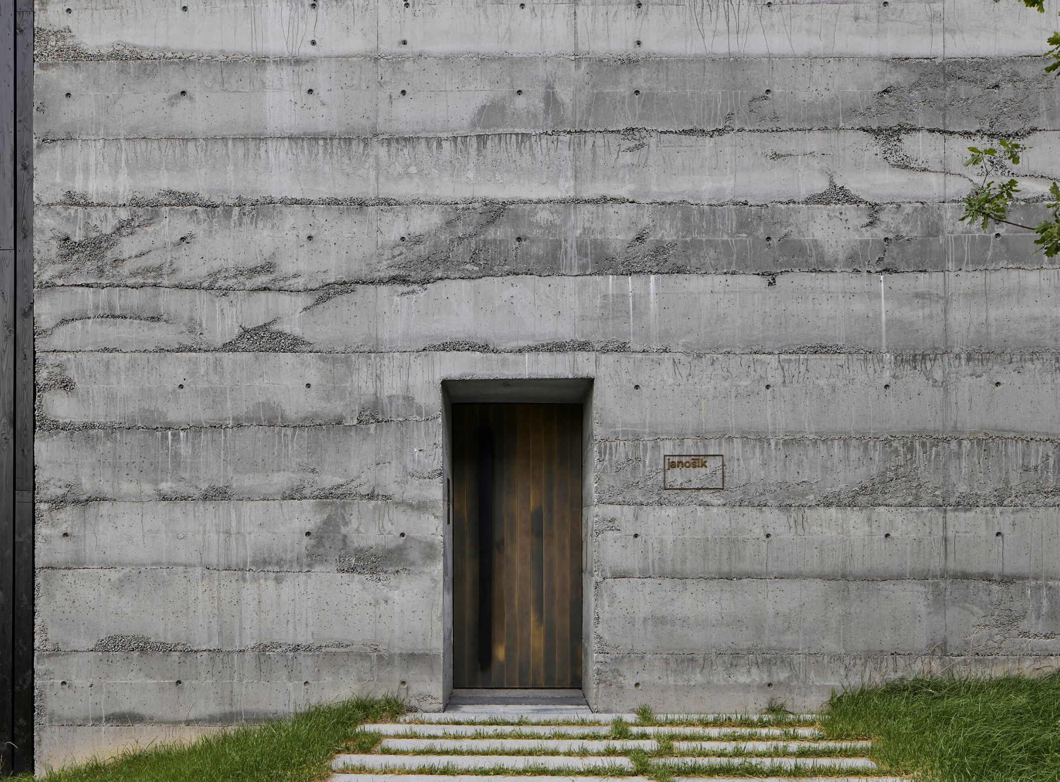 Jano��k�s headquarters and Showroom